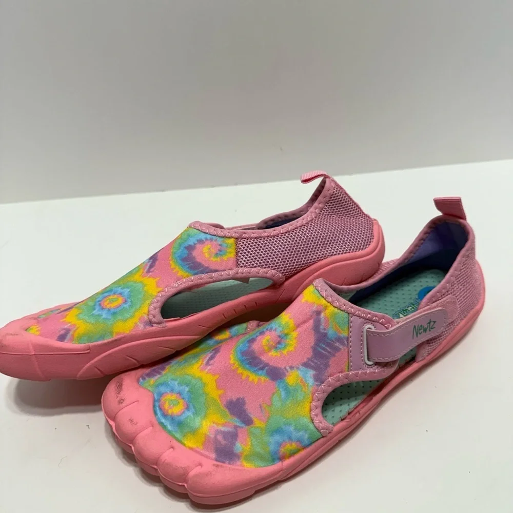 Vibrant Pink Tie-Dye Kids Water Shoes Sz 4/5 youth.